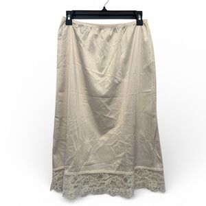 Vintage 80’s/90’s Vassarette Havana Cream Lace Trim Slip Size Large
